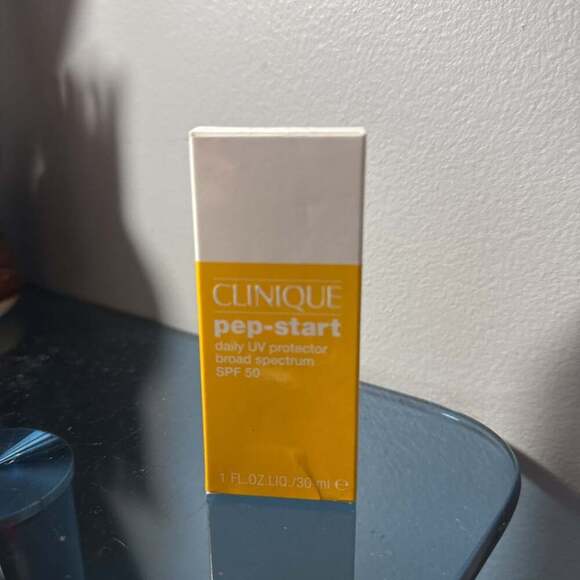 Clinique Pep-Start™ Daily UV Protector Broad Spectrum SPF 50 - Picture 1 of 5
